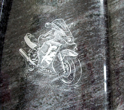 motorrad-bild auf stein